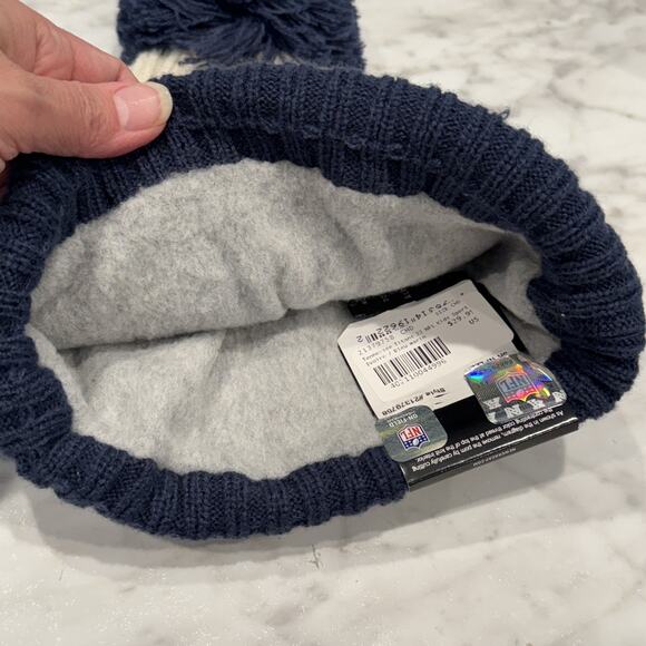 Tennessee Titans Beanie Hat Youth NFL Football Pom New Era Kids Outdoors NEW - Picture 6 of 12